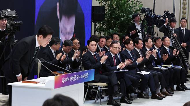 강훈식 비서실장 등이 지난 21일 청와대 영빈관에서 열린 이재명 대통령 신년기자회견에 참석해 있다. (사진=연합뉴스)