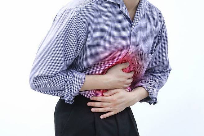 매번 같은 음식을 먹고도 배가 불편하다면, 참을 문제가 아니라 식탁부터 다시 보라는 몸의 신호다. 뉴시스