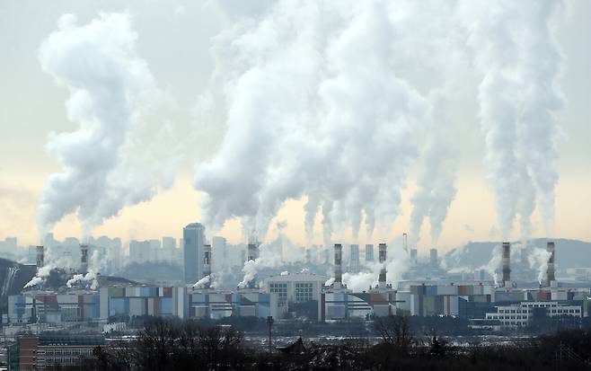 서인천복합화력발전소 굴뚝에서 수증기가 뿜어져 나오고 있다.ⓒ연합뉴스