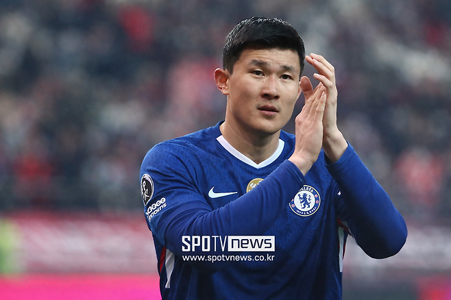 ▲ 영국 매체 '더 프라이드 오브 런던'은 "첼시는 이번 달 여러 선수들과 연결됐지만, 아직까지 큰 영입은 없다. 중앙 수비수 자리는 현재 첼시 스쿼드에서 가장 보강이 필요한 부분 중 하나로 꼽힌다"라며 "첼시는 제레미 자케 영입을 위해 협상 중인 것으로 알려졌지만, 다소 난항을 겪고 있다. 최근 또 다른 센터백 영입설이 제기됐다. 뮌헨의 김민재다"라고 보도했다.