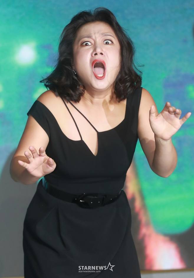 코미디언 박나래가 8일 오전 서울 마포구 호텔 나루에서 진행된 넷플릭스 새 예능 '좀비버스' 제작발표회에 참석해 포즈를 취하고 있다.  /2023.08.08 /사진=이동훈