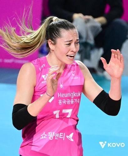 프로배구 여자부 4라운드 MVP에 선정된 흥국생명 레베카. 사진=한국배구연맹