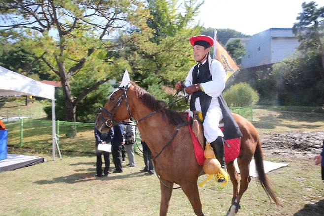 과거 왕의물 축제의 한 장면.