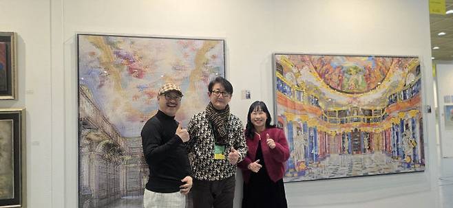 서울 코엑스 아트 페스타에서 이승학 케빈 엔터테인먼트 &샬롬 이벤트 대표, 김중식 작가, 필자.