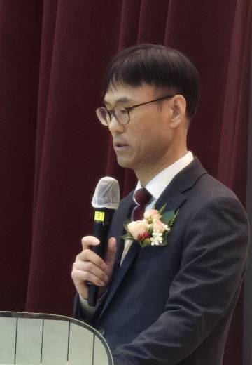 김오연 호수돈여고 교감이 학사보고 하고 있다.