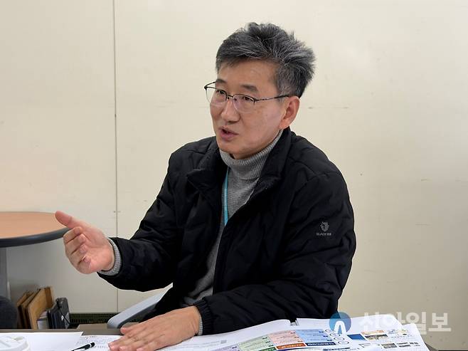 최일윤 철도연 궤도토목본부장이 지난 19일 경기도 의왕시 철도연에서 신아일보와 인터뷰하고 있다. (사진=양지영 기자)