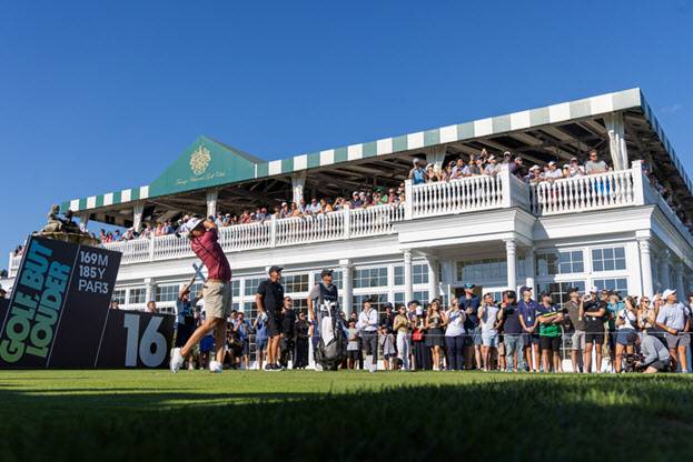 캐머런 스미스가 트럼프 내셔널 골프 클럽에서 열린 LIV 골프 베드민스터 2023 마지막 라운드 16번홀에서 티샷을 하고 있다 (사진 제공=LIV 골프)