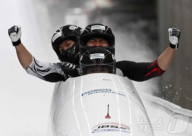 지난해 11월 월드컵 1차 대회에서 동메달을 수확했던 봅슬레이 4인승 팀. ⓒ AFP=뉴스1