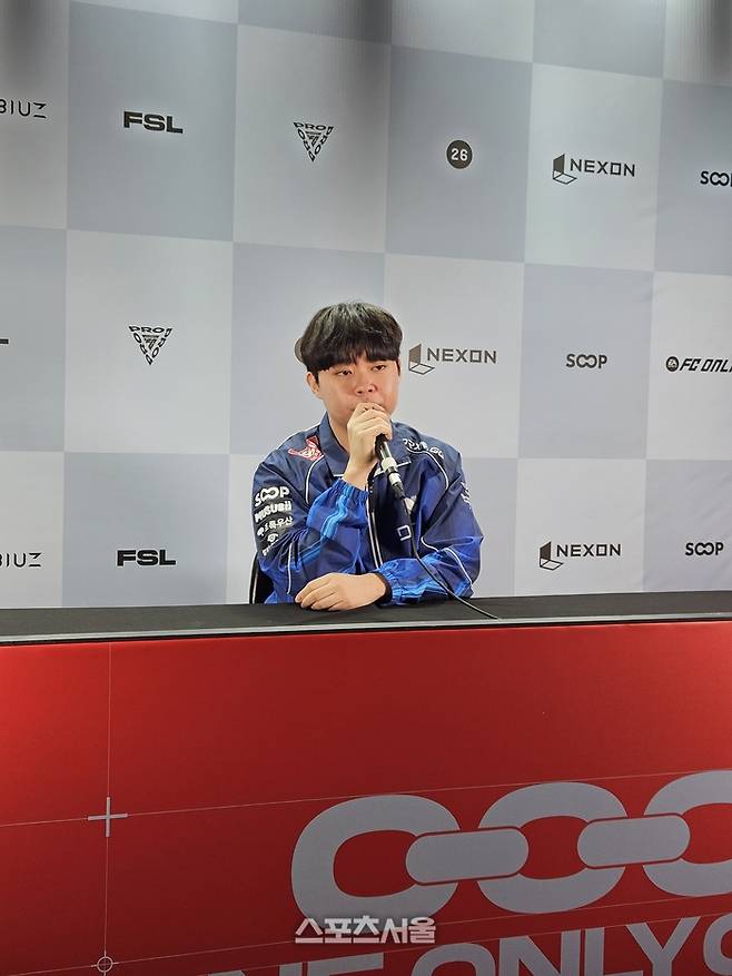 DRX ‘찬’ 박찬화가 25일 서울 잠실DN콜로세움에서 열린 2026 FSL A조 첫 경기서 승리 후 취재진 인터뷰에 응하고 있다. 잠실 | 강윤식 기자 skywalker@sportsseoul.com