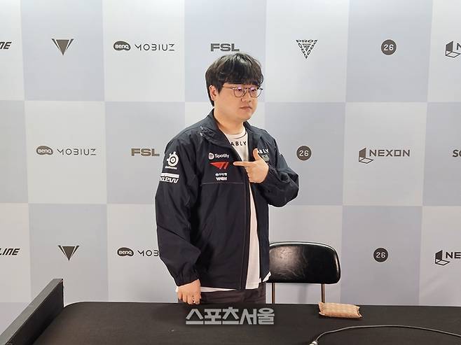 T1 ‘오펠’ 강준호가 25일 서울 잠실DN콜로세움에서 열린 2026 FSL B조 첫 경기 승리 후 취재진 인터뷰에 응하고 있다. 잠실 | 강윤식 기자 skywalker@sportsseoul.com