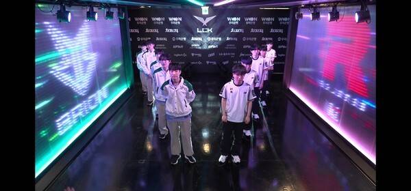 KT 롤스터가 브리온을 상대로 난타전 끝에 2세트를 따내며 승부를 1대1 원점으로 돌렸다. (KT & BRO = 1:1). /사진=네이버 치지직 라이브영상 캡처)