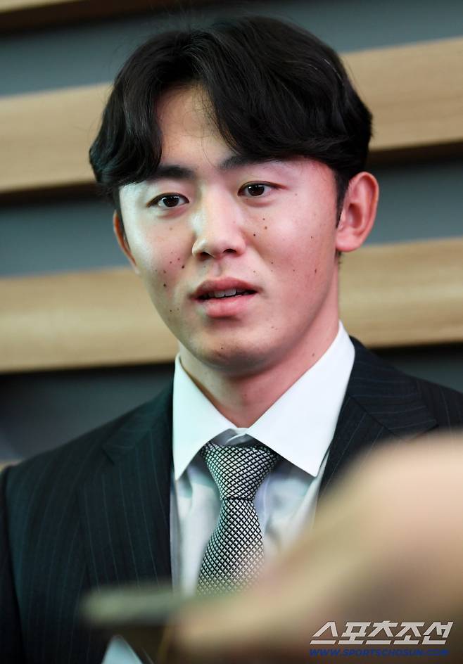 삼성 라이온즈 선수단이 23일 인천국제공항을 통해 스프링캠프가 열리는 괌으로 출국했다. 미야지 유라가 포즈를 취하고 있다. 인천공항=박재만 기자 pjm@sportschosun.com/2026.01.23/