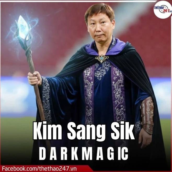 '흑마술' 김상식 감독 사진에 영화 해리포터의 마법사 복장을 입힌 합성 사진.연합뉴스