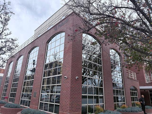 21일 미국 캘리포니아주 팰로앨토 소재 팔란티어 본사. 보안요원 3명이 출입문을 지키고 있다. 실리콘밸리=박지연 특파원