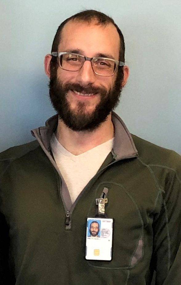 24일 미네소타주 미니애폴리스에서 이민세관단속국(ICE) 요원 총에 맞아 사망한 미국인 남성 알렉스 제프리 프레티의 생전 모습. 미국 재향군인부·로이터 연합뉴스