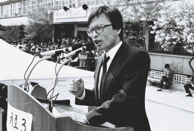 이해찬 전 국무총리가 1988년 3월 31일 당시 제13대 총선(서울 관악을) 출마해 유세를 하고 있다. 연합뉴스