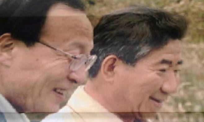 고 이해찬 전 국무총리의 모습. (왼쪽. 고 이해찬 전 총리 페이스북)