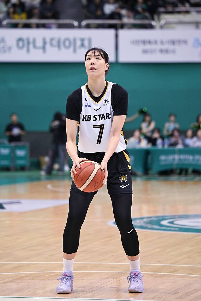 [조영두의 투데이 매치업] 박지수 vs 하나은행 : 국보센터의 복수혈전