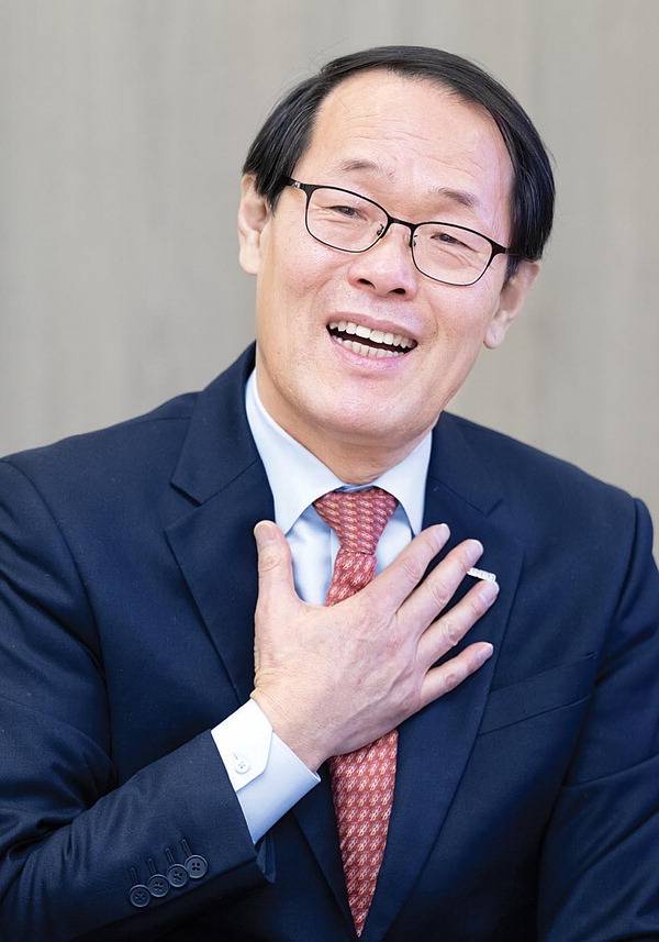 이준승 벡스코 신임 사장이 앞으로의 계획에 대해 말하고 있다.  전민철 기자