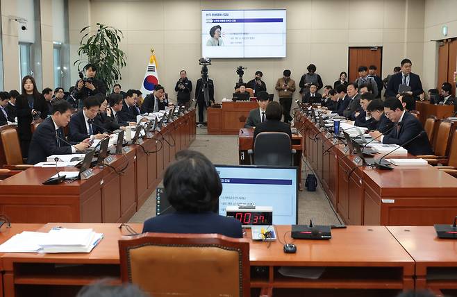 이혜훈 기획예산처 장관 후보자가 23일 국회 재정경제기획위원회에서 열린 인사청문회에서 의원들의 질의를 경청하고 있다. 2026.1.23 / 사진=연합뉴스