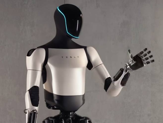 테슬라의 휴머노이드 로봇 ‘옵티머스’. [테슬라]