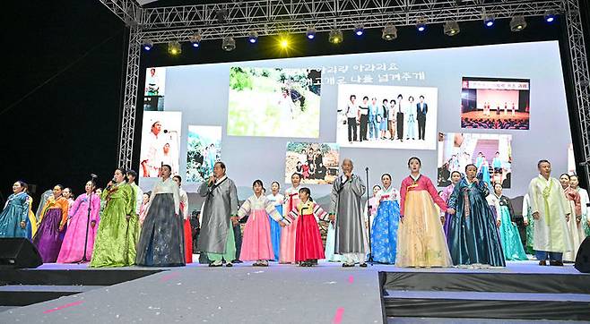 정선아리랑제에서 개막 축하공연이 펼쳐지고 있다.(사진=정선군 제공) *재판매 및 DB 금지