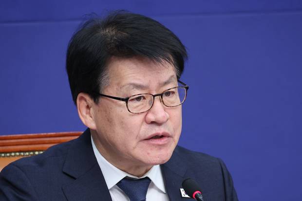 임호선 위원장이 19일 서울 여의도 국회에서 열린 더불어민주당 중앙당 예비후보자자격심사위원회 제1차 회의에서 발언하고 있다. 뉴스1