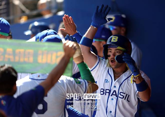 ▲ 브라질 대표팀은 단테 비셋 등 브라질계 선수들을 중심으로 본선에서의 이변을 노린다
