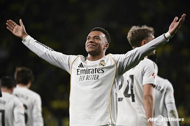 킬리안 음바페가 25일(한국시간) 스페인 비야레알의 에스타디오 데 라 세라미카에서 열린 레알 마드리드 대 비야레알의 '2025~2026시즌 라리가' 21라운드에서 골을 넣은 뒤 기뻐하고 있다. /AFPBBNews=뉴스1