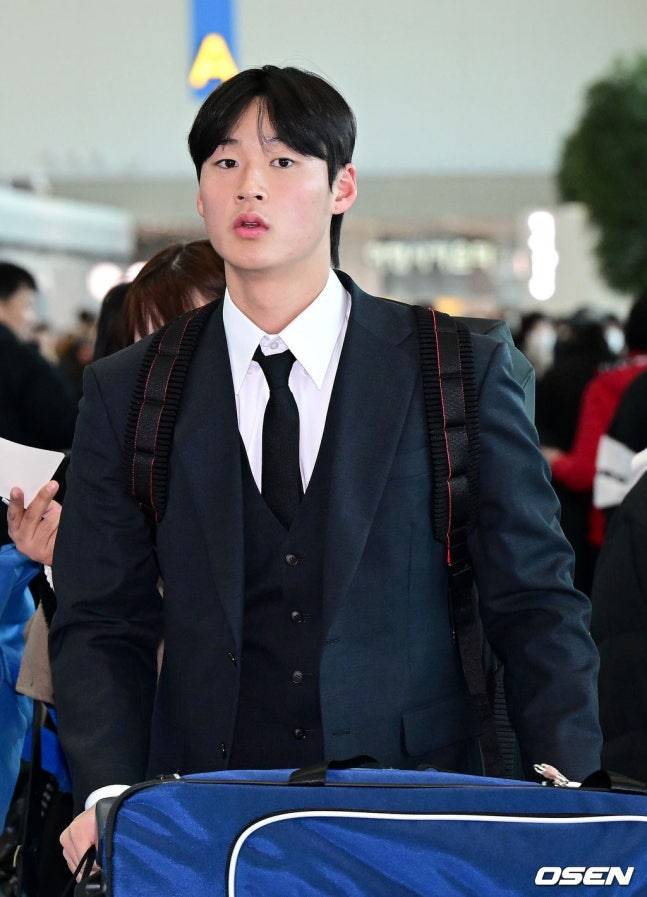 지난 23일 괌으로 떠나는 이호성의 모습.