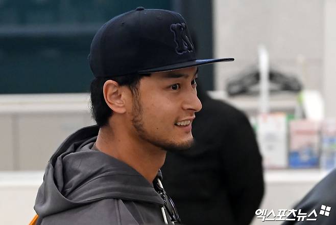 은퇴설에 휩싸인 일본인 투수 다르빗슈 유가 25일 자신의 SNS를 통해 소속팀 샌디에이고와 계약 해지에 관해 이야기를 나누고 있다고 밝혔다. 다만 은퇴설에 대해서는 선을 그었다. 현재 팔꿈치 재활에 전념하고 있으며  다시 투구할 수 있는 단계에 이르면 처음부터 시작한다는 각오로 경쟁할 것이라고 전했다. 엑스포츠뉴스 DB