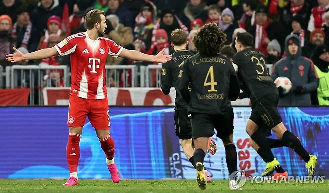 골 넣고 기뻐하는 아우크스부르크 선수들 [EPA=연합뉴스]
