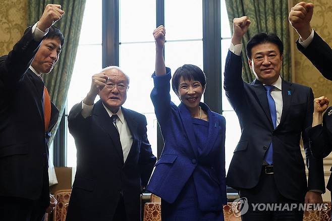 다카이치 사나에 일본 총리와 자민당 간부들 [로이터 연합뉴스 자료사진. 재판매 및 DB 금지]