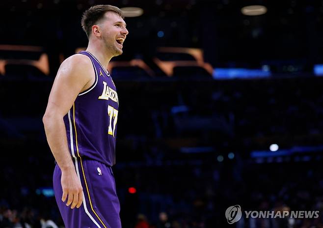 친정팀 홈에서 활짝 웃은 돈치치 [AFP=연합뉴스]