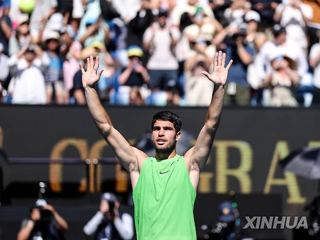 토미 폴에 승리하고 호주오픈 8강 오른 알카라스 [신화=연합뉴스]