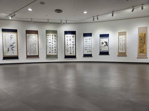 2월 12일까지 경남문화예술회관 제1·2전시실 전관에서 <2026 경남원로작가 특별기획전-끝없는 열정과 여정>이 열린다. /류민기 기자