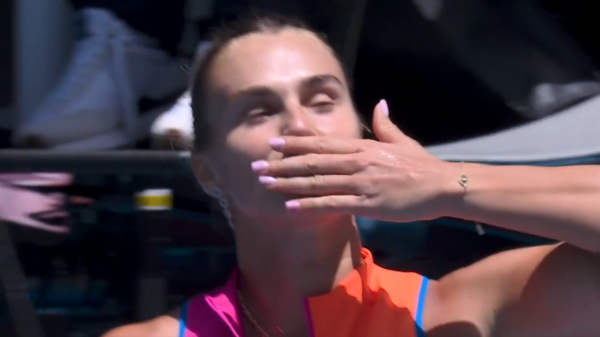 조코비치 넘은 사발렌카 '타이브레이크 20연승' 호주오픈 8강행...조코비치는 어부지리 8강 진출