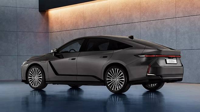 렉서스 전기차 ES 350e는 국내 시장에 출시되면 BMW i5 모델과 경쟁을 할 것으로 보인다. / 렉서스