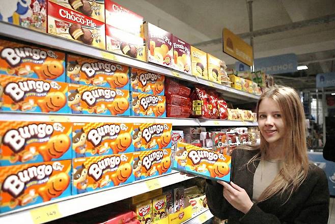 러시아 '텐더' 매장에 오리온 참붕어빵이 진열돼 있다. [사진=오리온]