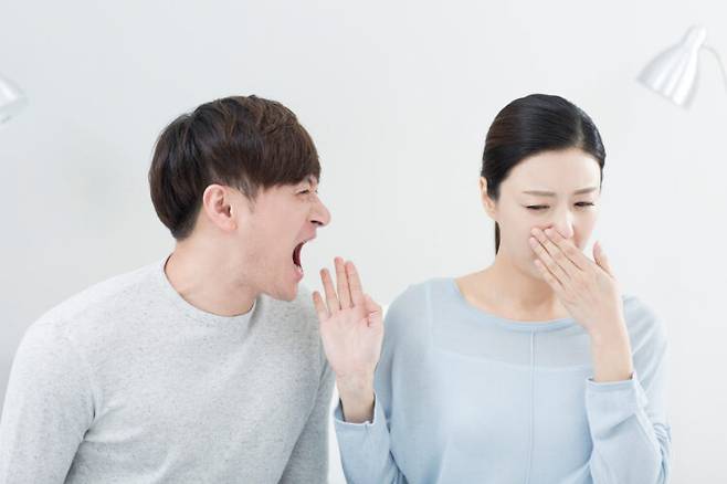 정도의 차이가 있을 뿐 누구나 몸에서 독특한 냄새가 난다. 하지만 다른 사람이 고약하다고 느끼는 나쁜 체취가 나는 데는 뜻밖의 원인이 있을 수 있다. 사진=클립아트코리아