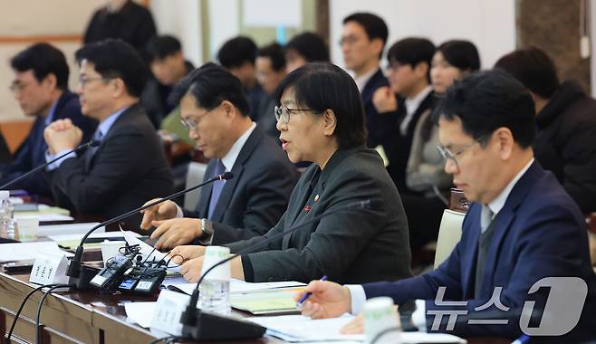 정은경 보건복지부 장관이 26일 서울 종로구 정부서울청사에서 열린 2026년도 제1차 국민연금기금운용위원회 회의에서 모두발언을 하고 있다. 2026.1.26/뉴스1 ⓒ News1 임세영 기자