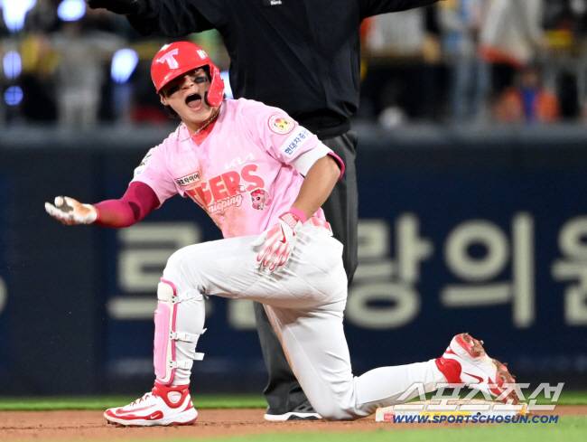 2일 광주KIA챔피언스필드에서 열린 한화와 KIA의 경기, 10회말 KIA 김도영이 2루타를 치고 환호 하고 있다. 광주=허상욱 기자wook@sportschosun.com/2025.05.02/
