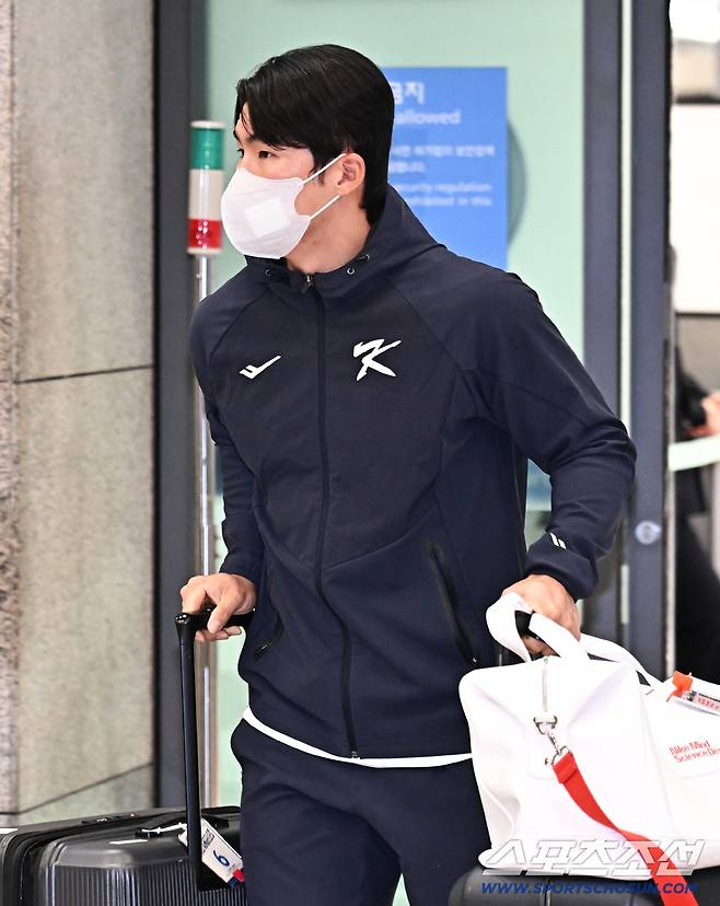 20일 오후 야구국가대표팀 선수들이 인천공항 제1터미널을 통해 귀국했다. 입국장을 나서고 있는 김혜성. 인천공항=송정헌 기자songs@sportschosun.com/2026.01.20/