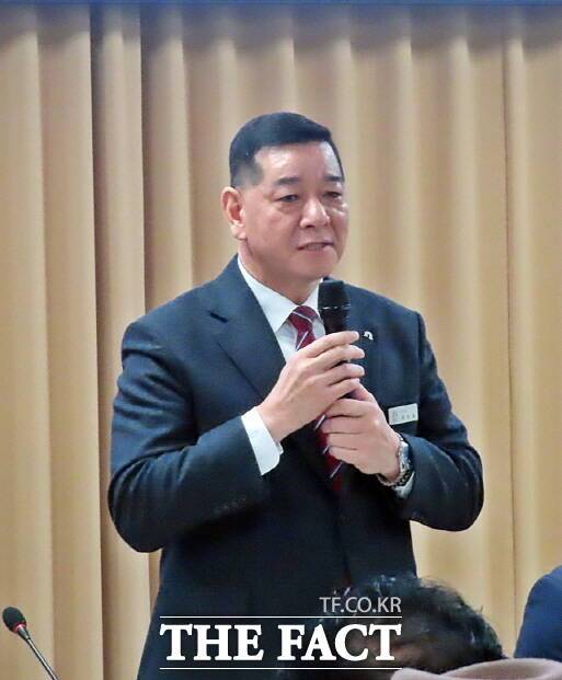 최원철 공주시장이 26일 반포면 행정복지센터에서 열린 '2026년 반포면민과 대화'를 주재하고 있다. /김형중 기자