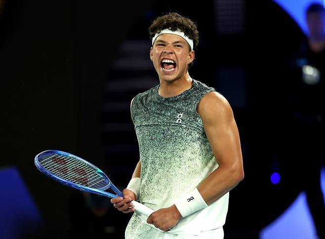 '최고 시속 228km 서브 작렬' 벤 쉘튼, 호주오픈 남자단식 8강 진출...시너와 2년 연속 맞대결