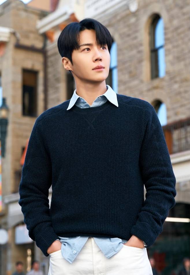 더블알엘(RRL) 니트 스웨터와 셔츠의 완벽한 밸런스. 넷플릭스.