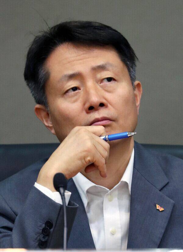 대출 당시 SK증권 대표였던 김신 SKS 프라이빗에쿼티(PE) 부회장./뉴시스