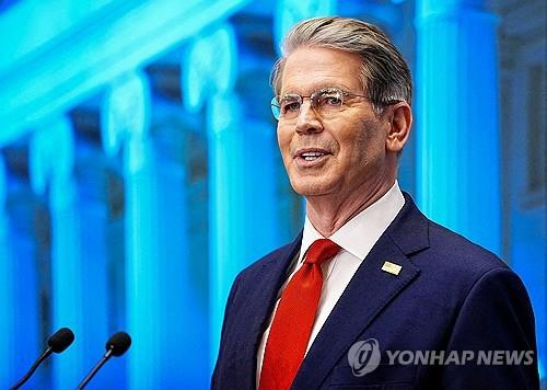 2025년 12월 17일 미국 재무부 청사에서 열린 기자회견에서 발언하는 스콧 베선트 미국 재무부 장관.     [워싱턴DC 로이터=연합뉴스]