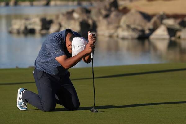 김시우가 26일(한국시각) 열린 피지에이 투어 아메리칸 익스프레스 대회 18번 홀에서 버디 퍼팅에 실패한 뒤 고개를 숙이고 있다. 라킨타/AP 연합뉴스