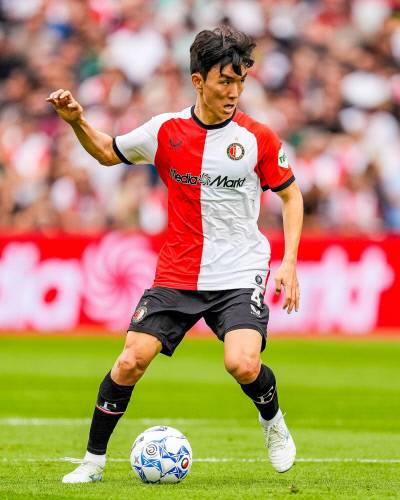 페예노르트 황인범 페예노르트가 드리블을 하고 있다. 페이스북 캡처